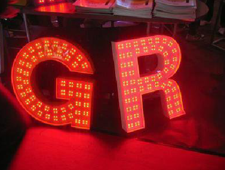 张家界LED发光字常见的安装误区。